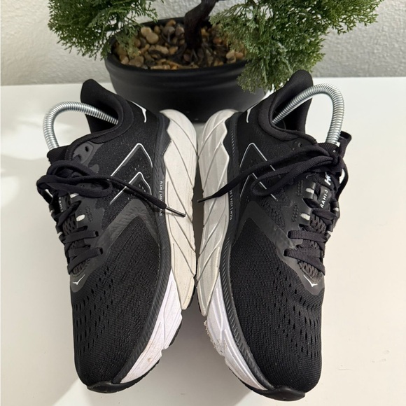 Hoka ARAHI 5 🤩✨Men's Black and White Athletic Shoes - Picture 4 of 6